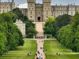 Get a fully trained, supportive, and licensed tour guide for the Windsor Castle tours