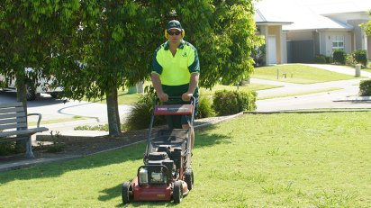 lawn-mowing-thornhill-park-big-0