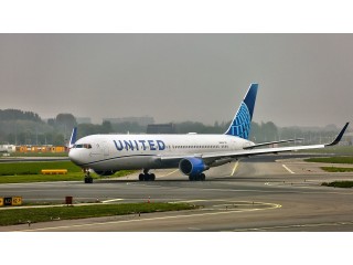 How do I speak to a representative at United Airlines?
