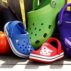 crocs-classic-clogs-crocs-clogs-crocs-unisex-clogs-retired-colors-big-0