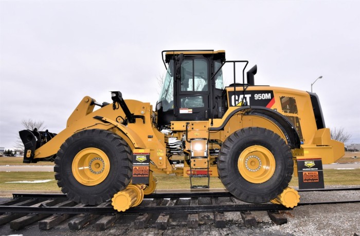 caterpillar-hi-rail-mitchell-railgear-big-0