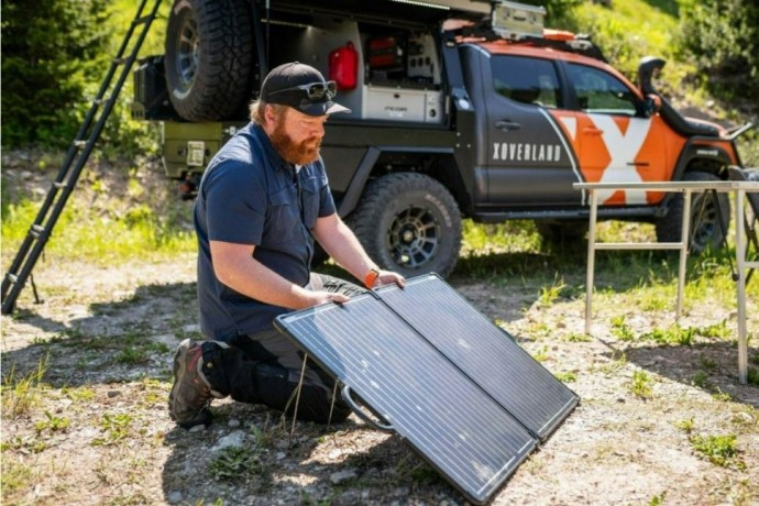 power-up-anywhere-with-portable-solar-panels-big-1